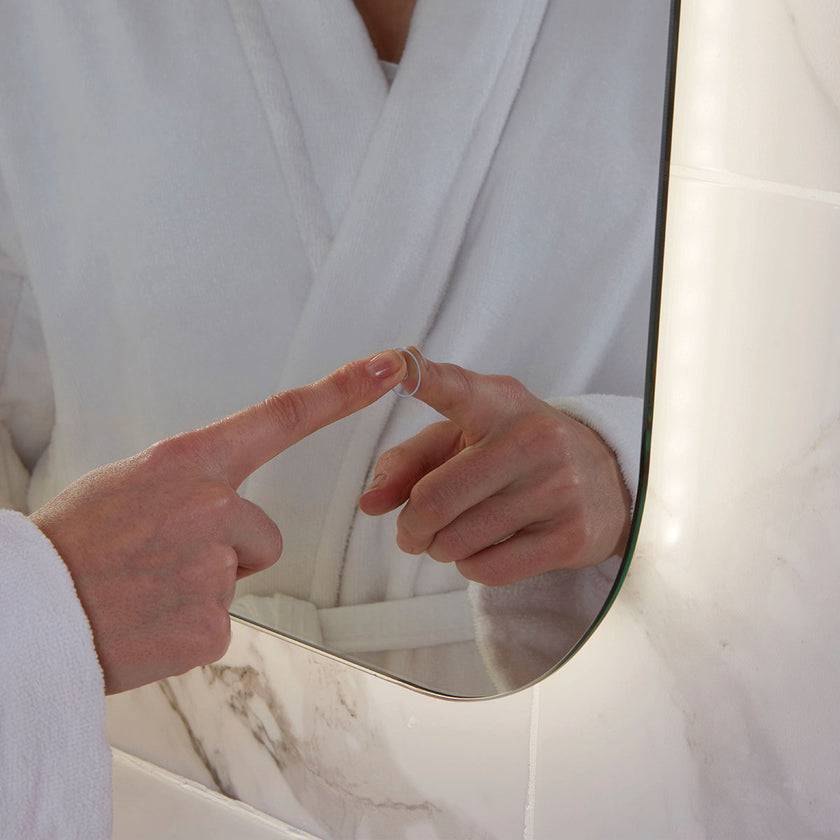 Aura LED Mirror W/Demister Pad